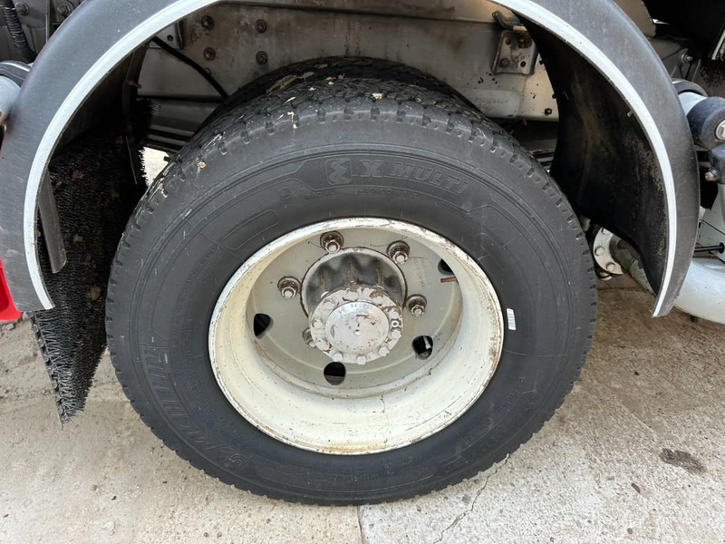 Renault MIDLUM 150 FUEL TANKER / CITERNE MAZOUT - 6500L - 3 COMPARTIMENTS - *ENGINE PROBLEM* - Säiliöauto: kuva Renault MIDLUM 150 FUEL TANKER / CITERNE MAZOUT - 6500L - 3 COMPARTIMENTS - *ENGINE PROBLEM* - Säiliöauto Renault MIDLUM 150 FUEL TANKER / CITERNE MAZOUT - 6500L - 3 COMPARTIMENTS - *ENGINE PROBLEM* - Säiliöauto: kuva Renault MIDLUM 150 FUEL TANKER / CITERNE MAZOUT - 6500L - 3 COMPARTIMENTS - *ENGINE PROBLEM* - Säiliöauto