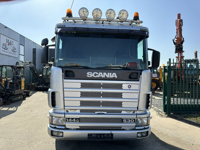 Scania 144G-530 V8 6x4 HOOKLIFT 20T MEILLER -VOL LUCHT - OPTI-CRUISE - CR19 SLAAPCABINE - Koukkulava kuorma-auto: kuva Scania 144G-530 V8 6x4 HOOKLIFT 20T MEILLER -VOL LUCHT - OPTI-CRUISE - CR19 SLAAPCABINE - Koukkulava kuorma-auto Scania 144G-530 V8 6x4 HOOKLIFT 20T MEILLER -VOL LUCHT - OPTI-CRUISE - CR19 SLAAPCABINE - Koukkulava kuorma-auto: kuva Scania 144G-530 V8 6x4 HOOKLIFT 20T MEILLER -VOL LUCHT - OPTI-CRUISE - CR19 SLAAPCABINE - Koukkulava kuorma-auto