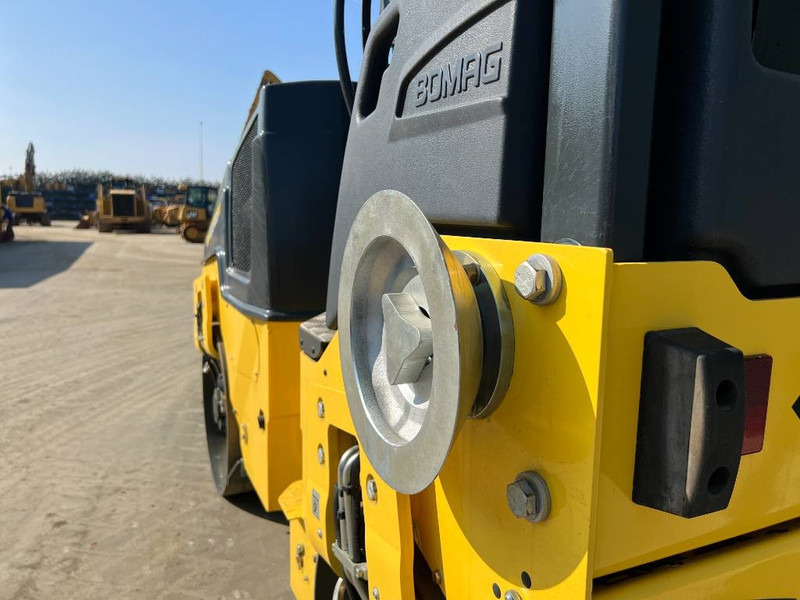 Bomag BW100 AD-5 - NEW - Jyrä: kuva Bomag BW100 AD-5 - NEW - Jyrä Bomag BW100 AD-5 - NEW - Jyrä: kuva Bomag BW100 AD-5 - NEW - Jyrä