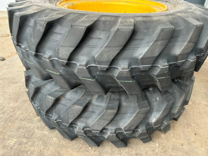 Bridgestone 1000 x 20 Set / 10.00 x 20: 4x2 Tyres - Renkaat ja vanteet - Rakennuskoneet: kuva Bridgestone 1000 x 20 Set / 10.00 x 20: 4x2 Tyres - Renkaat ja vanteet - Rakennuskoneet Bridgestone 1000 x 20 Set / 10.00 x 20: 4x2 Tyres - Renkaat ja vanteet - Rakennuskoneet: kuva Bridgestone 1000 x 20 Set / 10.00 x 20: 4x2 Tyres - Renkaat ja vanteet - Rakennuskoneet