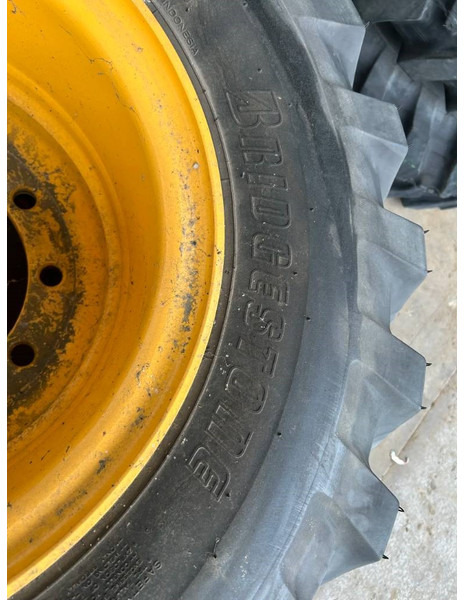 Bridgestone 1000 x 20 Set / 10.00 x 20: 4x2 Tyres - Renkaat ja vanteet - Rakennuskoneet: kuva Bridgestone 1000 x 20 Set / 10.00 x 20: 4x2 Tyres - Renkaat ja vanteet - Rakennuskoneet Bridgestone 1000 x 20 Set / 10.00 x 20: 4x2 Tyres - Renkaat ja vanteet - Rakennuskoneet: kuva Bridgestone 1000 x 20 Set / 10.00 x 20: 4x2 Tyres - Renkaat ja vanteet - Rakennuskoneet