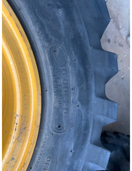 Bridgestone 1000 x 20 Set / 10.00 x 20: 4x2 Tyres - Renkaat ja vanteet - Rakennuskoneet: kuva Bridgestone 1000 x 20 Set / 10.00 x 20: 4x2 Tyres - Renkaat ja vanteet - Rakennuskoneet Bridgestone 1000 x 20 Set / 10.00 x 20: 4x2 Tyres - Renkaat ja vanteet - Rakennuskoneet: kuva Bridgestone 1000 x 20 Set / 10.00 x 20: 4x2 Tyres - Renkaat ja vanteet - Rakennuskoneet
