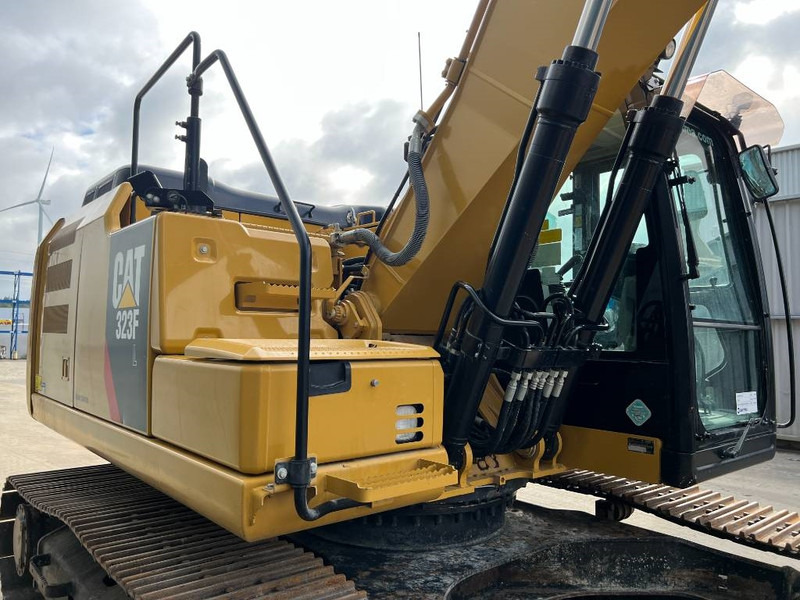 Telakaivukone Cat 323F L: kuva Telakaivukone Cat 323F L