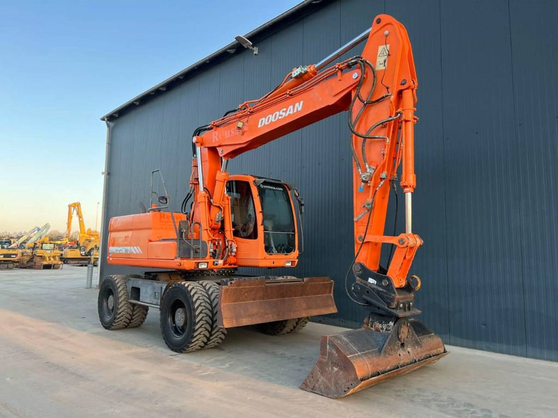 Doosan DX170W - Pyöräalustainen kaivinkone: kuva Doosan DX170W - Pyöräalustainen kaivinkone Doosan DX170W - Pyöräalustainen kaivinkone: kuva Doosan DX170W - Pyöräalustainen kaivinkone
