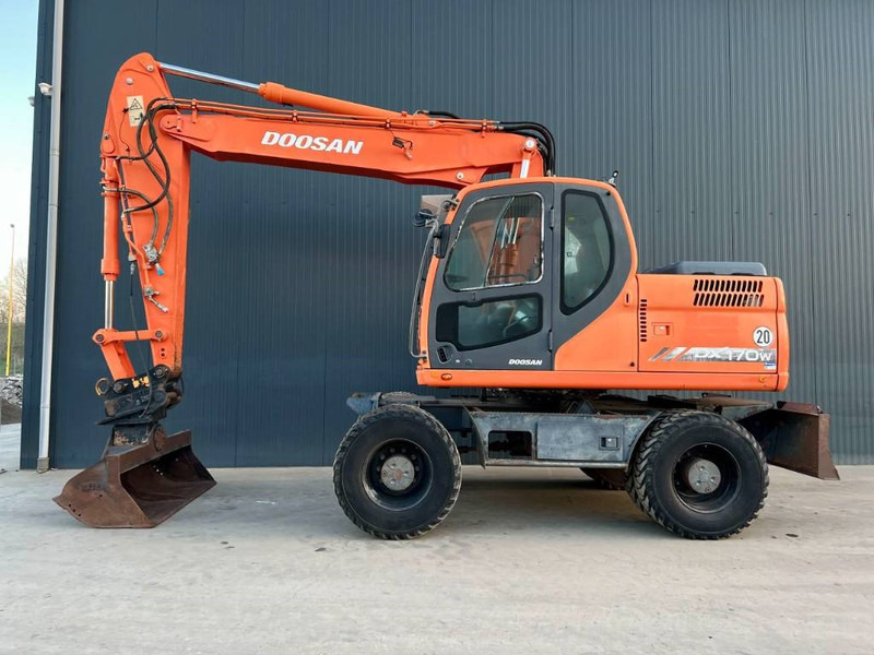Doosan DX170W - Pyöräalustainen kaivinkone: kuva Doosan DX170W - Pyöräalustainen kaivinkone Doosan DX170W - Pyöräalustainen kaivinkone: kuva Doosan DX170W - Pyöräalustainen kaivinkone