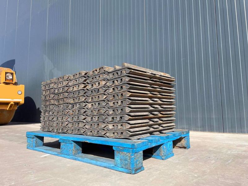 Hyundai R210 / R215 / R220 / R235 / R250 / R260 - Runko/ Alusta - Rakennuskoneet: kuva Hyundai R210 / R215 / R220 / R235 / R250 / R260 - Runko/ Alusta - Rakennuskoneet Hyundai R210 / R215 / R220 / R235 / R250 / R260 - Runko/ Alusta - Rakennuskoneet: kuva Hyundai R210 / R215 / R220 / R235 / R250 / R260 - Runko/ Alusta - Rakennuskoneet