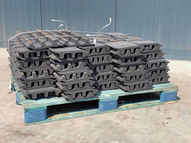 Komatsu PC300 / PC360 / PC400 Shoes/Pads - Runko/ Alusta - Rakennuskoneet: kuva Komatsu PC300 / PC360 / PC400 Shoes/Pads - Runko/ Alusta - Rakennuskoneet Komatsu PC300 / PC360 / PC400 Shoes/Pads - Runko/ Alusta - Rakennuskoneet: kuva Komatsu PC300 / PC360 / PC400 Shoes/Pads - Runko/ Alusta - Rakennuskoneet