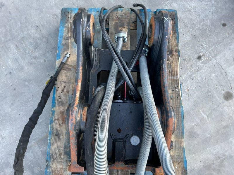 Pikaliitin - Rakennuskoneet OilQuick OQ65 - M314F / M316F / M318F: kuva Pikaliitin - Rakennuskoneet OilQuick OQ65 - M314F / M316F / M318F Pikaliitin - Rakennuskoneet OilQuick OQ65 - M314F / M316F / M318F: kuva Pikaliitin - Rakennuskoneet OilQuick OQ65 - M314F / M316F / M318F