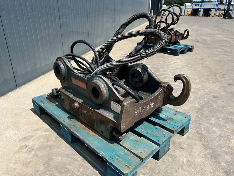 OilQuick OQ70/55 - 323E - Pikaliitin - Rakennuskoneet: kuva OilQuick OQ70/55 - 323E - Pikaliitin - Rakennuskoneet OilQuick OQ70/55 - 323E - Pikaliitin - Rakennuskoneet: kuva OilQuick OQ70/55 - 323E - Pikaliitin - Rakennuskoneet