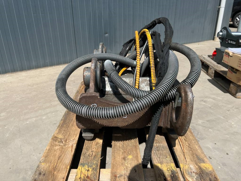 OilQuick OQ70/55 - EC210 / EC220 - Pikaliitin - Rakennuskoneet: kuva OilQuick OQ70/55 - EC210 / EC220 - Pikaliitin - Rakennuskoneet OilQuick OQ70/55 - EC210 / EC220 - Pikaliitin - Rakennuskoneet: kuva OilQuick OQ70/55 - EC210 / EC220 - Pikaliitin - Rakennuskoneet