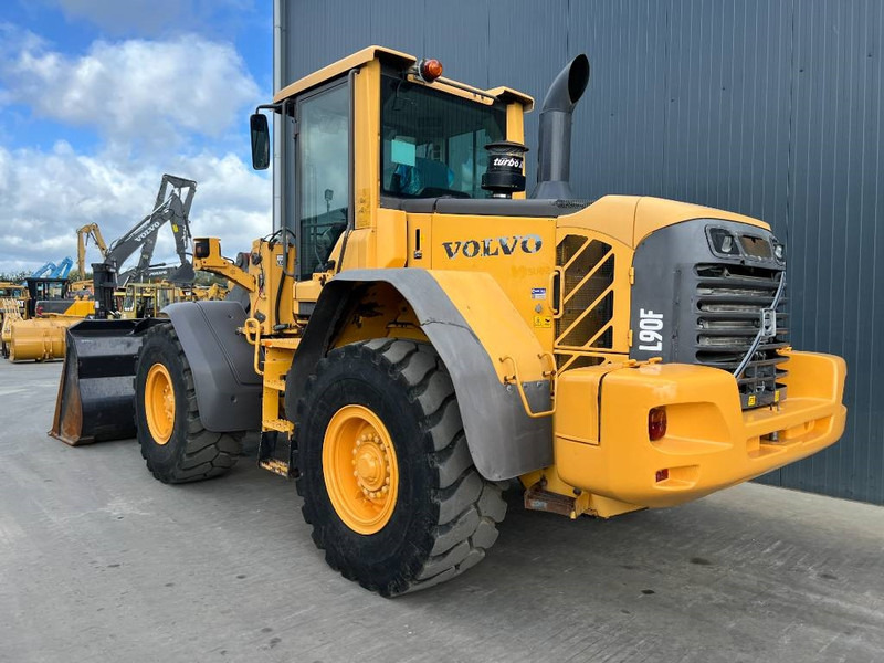 Volvo L90F - Pyöräkuormaaja: kuva Volvo L90F - Pyöräkuormaaja Volvo L90F - Pyöräkuormaaja: kuva Volvo L90F - Pyöräkuormaaja