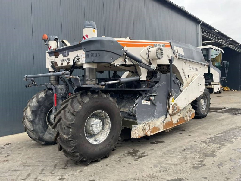 Wirtgen WR200XLi - Jyrä: kuva Wirtgen WR200XLi - Jyrä Wirtgen WR200XLi - Jyrä: kuva Wirtgen WR200XLi - Jyrä