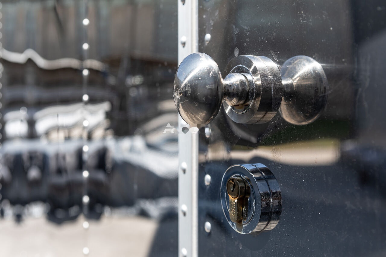 Bannert Verkaufswagen Imbiss Airstream | IN STOCK - Myyntivaunu: kuva Bannert Verkaufswagen Imbiss Airstream | IN STOCK - Myyntivaunu Bannert Verkaufswagen Imbiss Airstream | IN STOCK - Myyntivaunu: kuva Bannert Verkaufswagen Imbiss Airstream | IN STOCK - Myyntivaunu