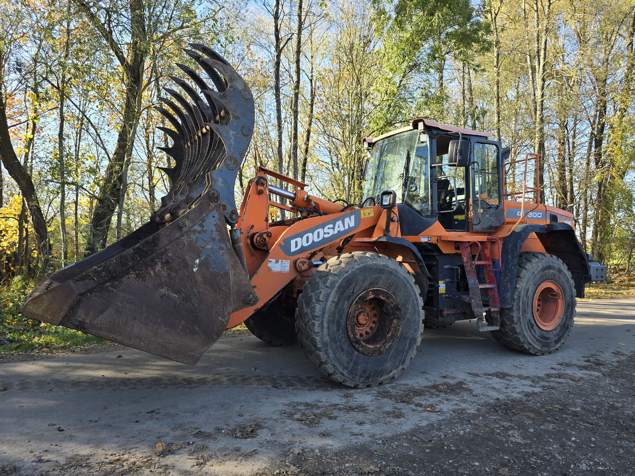 DOOSAN DL300-3 z WAGĄ - Pyöräkuormaaja: kuva DOOSAN DL300-3 z WAGĄ - Pyöräkuormaaja DOOSAN DL300-3 z WAGĄ - Pyöräkuormaaja: kuva DOOSAN DL300-3 z WAGĄ - Pyöräkuormaaja