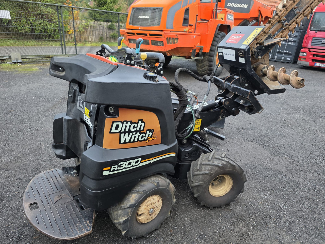 Ditch Witch R300 - Minikuormaaja: kuva Ditch Witch R300 - Minikuormaaja Ditch Witch R300 - Minikuormaaja: kuva Ditch Witch R300 - Minikuormaaja