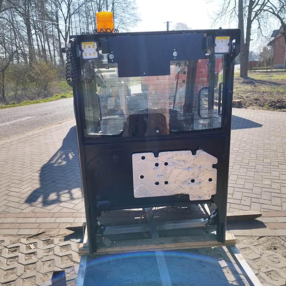 JCB 403 - Ohjaamo - Kuormaaja: kuva JCB 403 - Ohjaamo - Kuormaaja JCB 403 - Ohjaamo - Kuormaaja: kuva JCB 403 - Ohjaamo - Kuormaaja