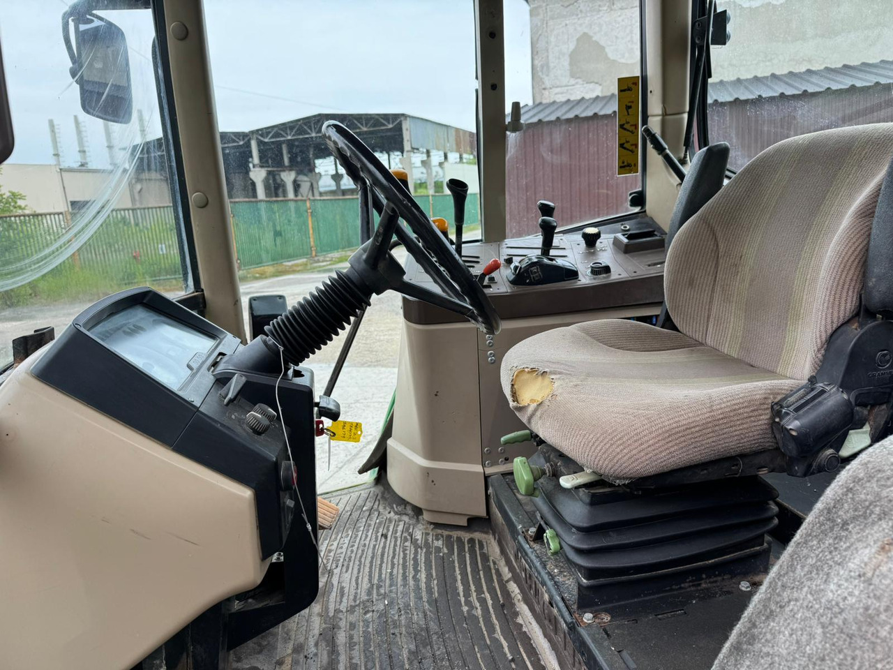 JOHN DEERE 6110 - Traktori: kuva JOHN DEERE 6110 - Traktori JOHN DEERE 6110 - Traktori: kuva JOHN DEERE 6110 - Traktori