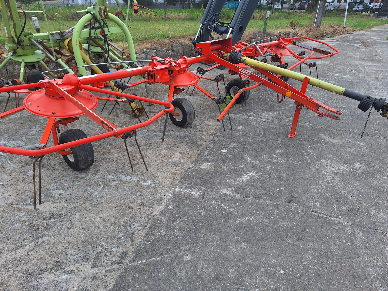 KUHN 5001T - Pöyhin: kuva KUHN 5001T - Pöyhin KUHN 5001T - Pöyhin: kuva KUHN 5001T - Pöyhin