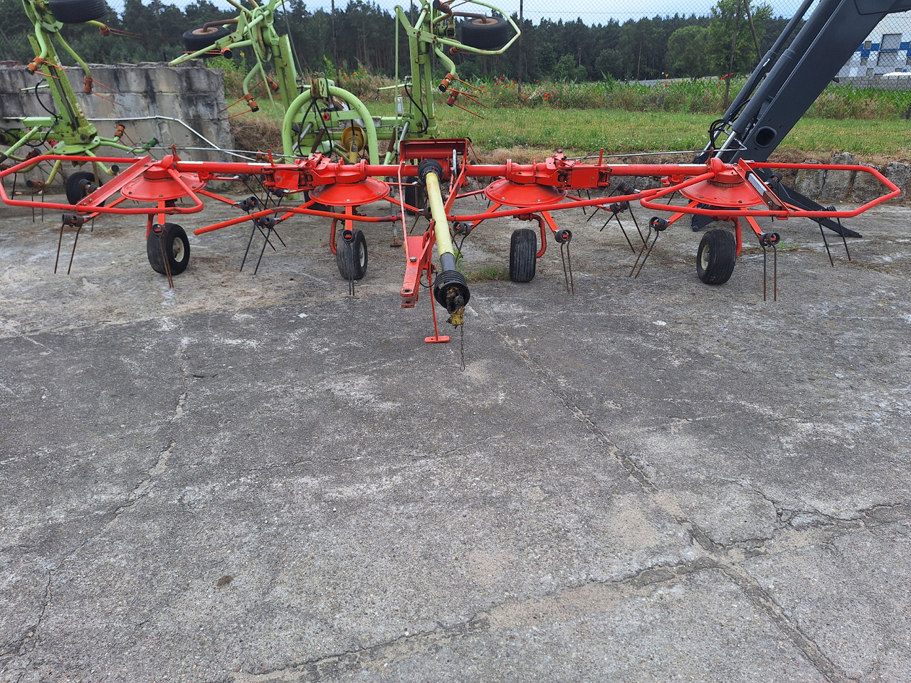 KUHN 5001T - Pöyhin: kuva KUHN 5001T - Pöyhin KUHN 5001T - Pöyhin: kuva KUHN 5001T - Pöyhin