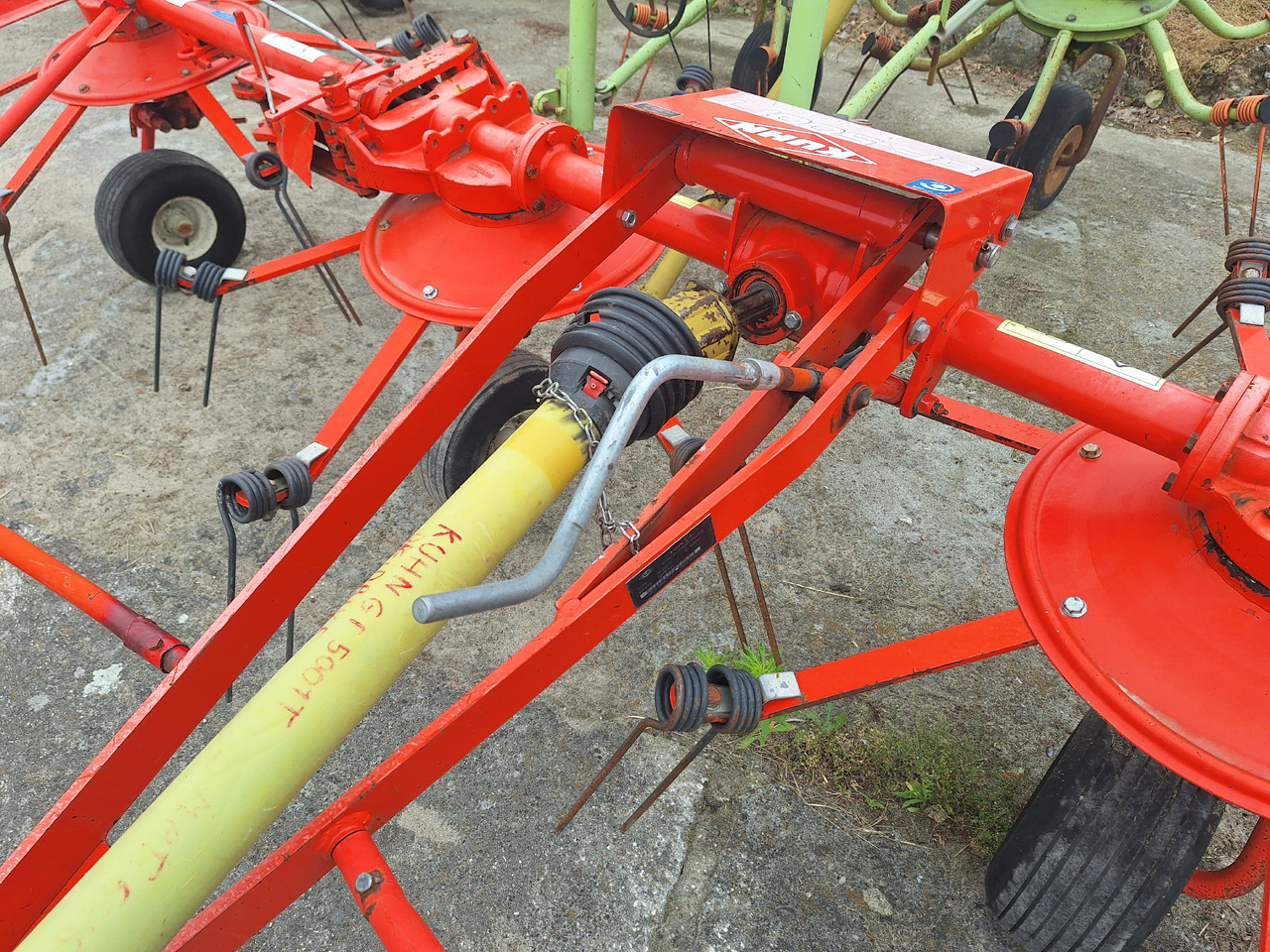KUHN 5001T - Pöyhin: kuva KUHN 5001T - Pöyhin KUHN 5001T - Pöyhin: kuva KUHN 5001T - Pöyhin