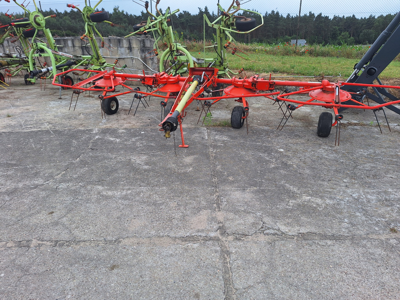 KUHN 5001T - Pöyhin: kuva KUHN 5001T - Pöyhin KUHN 5001T - Pöyhin: kuva KUHN 5001T - Pöyhin