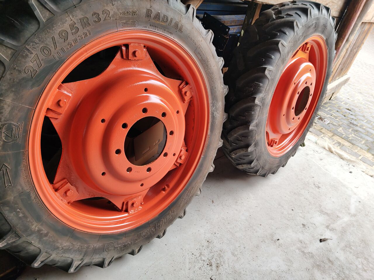 Kleber, Taurus 11.2 R32 (270/95 R32), 9.5 R48 - Täydellinen pyörä - Maatalouskoneet: kuva Kleber, Taurus 11.2 R32 (270/95 R32), 9.5 R48 - Täydellinen pyörä - Maatalouskoneet Kleber, Taurus 11.2 R32 (270/95 R32), 9.5 R48 - Täydellinen pyörä - Maatalouskoneet: kuva Kleber, Taurus 11.2 R32 (270/95 R32), 9.5 R48 - Täydellinen pyörä - Maatalouskoneet