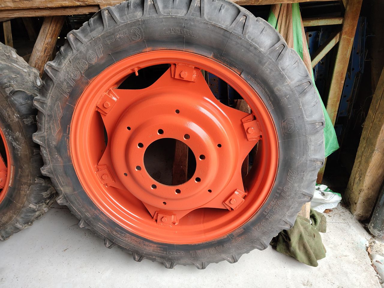 Kleber, Taurus 11.2 R32 (270/95 R32), 9.5 R48 - Täydellinen pyörä - Maatalouskoneet: kuva Kleber, Taurus 11.2 R32 (270/95 R32), 9.5 R48 - Täydellinen pyörä - Maatalouskoneet Kleber, Taurus 11.2 R32 (270/95 R32), 9.5 R48 - Täydellinen pyörä - Maatalouskoneet: kuva Kleber, Taurus 11.2 R32 (270/95 R32), 9.5 R48 - Täydellinen pyörä - Maatalouskoneet