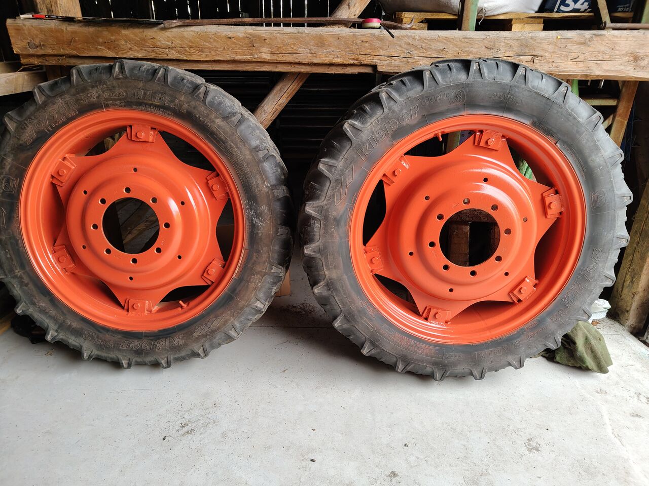 Kleber, Taurus 11.2 R32 (270/95 R32), 9.5 R48 - Täydellinen pyörä - Maatalouskoneet: kuva Kleber, Taurus 11.2 R32 (270/95 R32), 9.5 R48 - Täydellinen pyörä - Maatalouskoneet Kleber, Taurus 11.2 R32 (270/95 R32), 9.5 R48 - Täydellinen pyörä - Maatalouskoneet: kuva Kleber, Taurus 11.2 R32 (270/95 R32), 9.5 R48 - Täydellinen pyörä - Maatalouskoneet