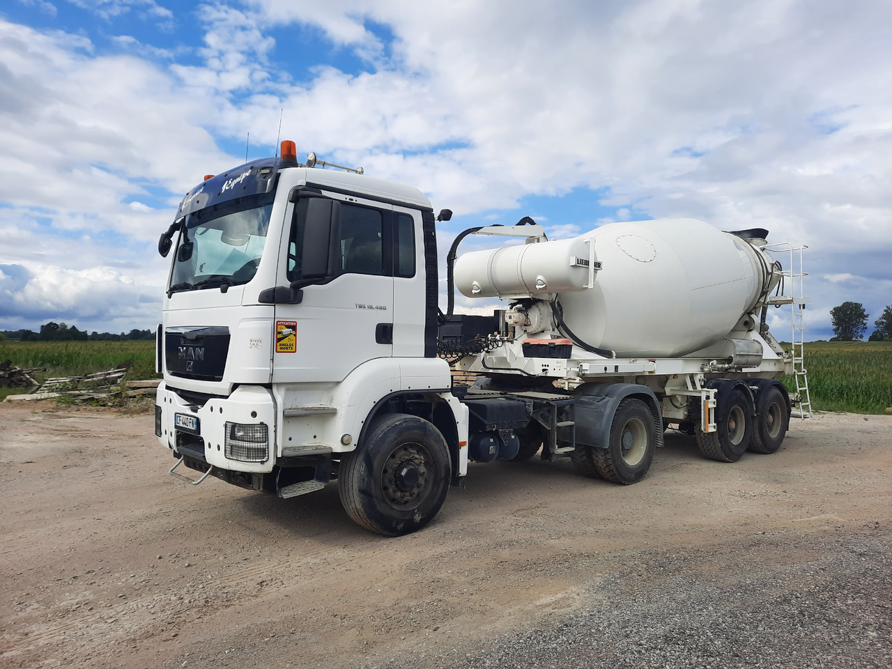 LIEBHERR 10 m3 - Betonin kuljetus puoliperävaunu: kuva LIEBHERR 10 m3 - Betonin kuljetus puoliperävaunu LIEBHERR 10 m3 - Betonin kuljetus puoliperävaunu: kuva LIEBHERR 10 m3 - Betonin kuljetus puoliperävaunu
