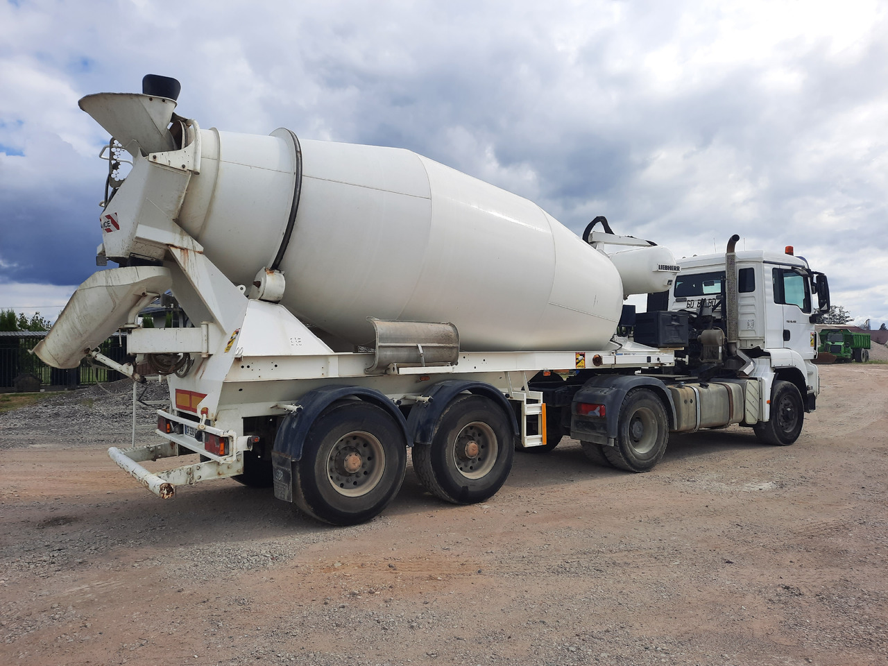 LIEBHERR 10 m3 - Betonin kuljetus puoliperävaunu: kuva LIEBHERR 10 m3 - Betonin kuljetus puoliperävaunu LIEBHERR 10 m3 - Betonin kuljetus puoliperävaunu: kuva LIEBHERR 10 m3 - Betonin kuljetus puoliperävaunu