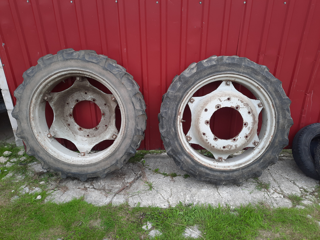 MICHELIN BIB X 9.5 R32 - Renkaat ja vanteet - Maatalouskoneet: kuva MICHELIN BIB X 9.5 R32 - Renkaat ja vanteet - Maatalouskoneet MICHELIN BIB X 9.5 R32 - Renkaat ja vanteet - Maatalouskoneet: kuva MICHELIN BIB X 9.5 R32 - Renkaat ja vanteet - Maatalouskoneet