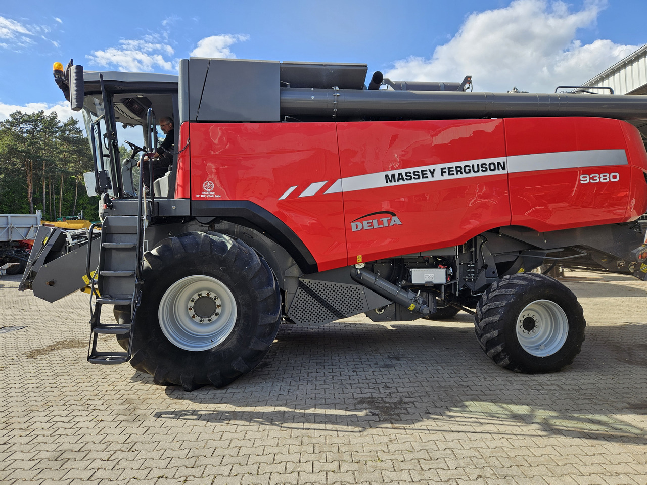 Massey Ferguson Delta 9380 - Leikkuupuimuri: kuva Massey Ferguson Delta 9380 - Leikkuupuimuri Massey Ferguson Delta 9380 - Leikkuupuimuri: kuva Massey Ferguson Delta 9380 - Leikkuupuimuri