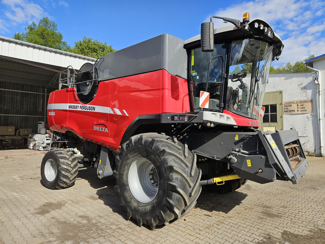 Massey Ferguson Delta 9380 - Leikkuupuimuri: kuva Massey Ferguson Delta 9380 - Leikkuupuimuri Massey Ferguson Delta 9380 - Leikkuupuimuri: kuva Massey Ferguson Delta 9380 - Leikkuupuimuri