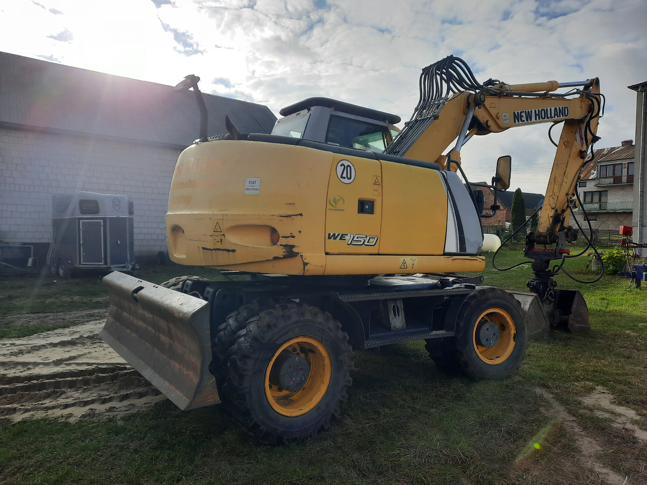 NEW HOLLAND WE150C - Pyöräalustainen kaivinkone: kuva NEW HOLLAND WE150C - Pyöräalustainen kaivinkone NEW HOLLAND WE150C - Pyöräalustainen kaivinkone: kuva NEW HOLLAND WE150C - Pyöräalustainen kaivinkone