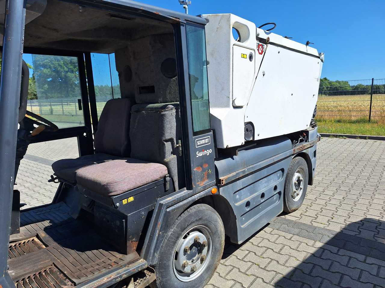 Schmidt Swingo - Lakaisuauto: kuva Schmidt Swingo - Lakaisuauto Schmidt Swingo - Lakaisuauto: kuva Schmidt Swingo - Lakaisuauto