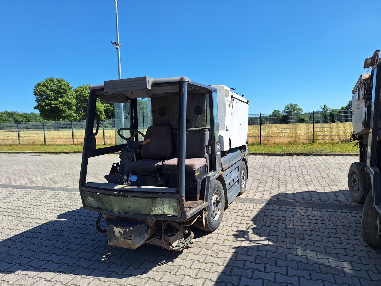Schmidt Swingo - Lakaisuauto: kuva Schmidt Swingo - Lakaisuauto Schmidt Swingo - Lakaisuauto: kuva Schmidt Swingo - Lakaisuauto