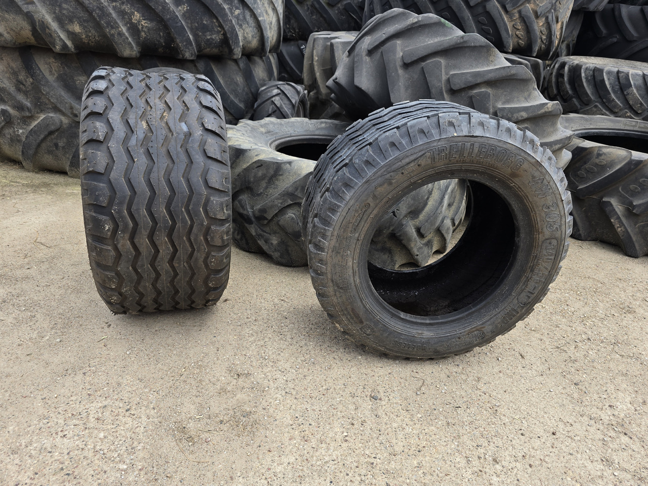 TRELLEBORG 340/55-16 - Rengas - Rakennuskoneet: kuva TRELLEBORG 340/55-16 - Rengas - Rakennuskoneet TRELLEBORG 340/55-16 - Rengas - Rakennuskoneet: kuva TRELLEBORG 340/55-16 - Rengas - Rakennuskoneet