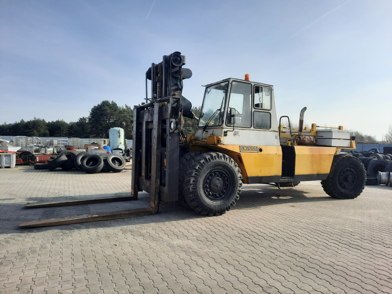 Valmet TD2712 - A25036 - Konttien käsittelylaitteet: kuva Valmet TD2712 - A25036 - Konttien käsittelylaitteet Valmet TD2712 - A25036 - Konttien käsittelylaitteet: kuva Valmet TD2712 - A25036 - Konttien käsittelylaitteet