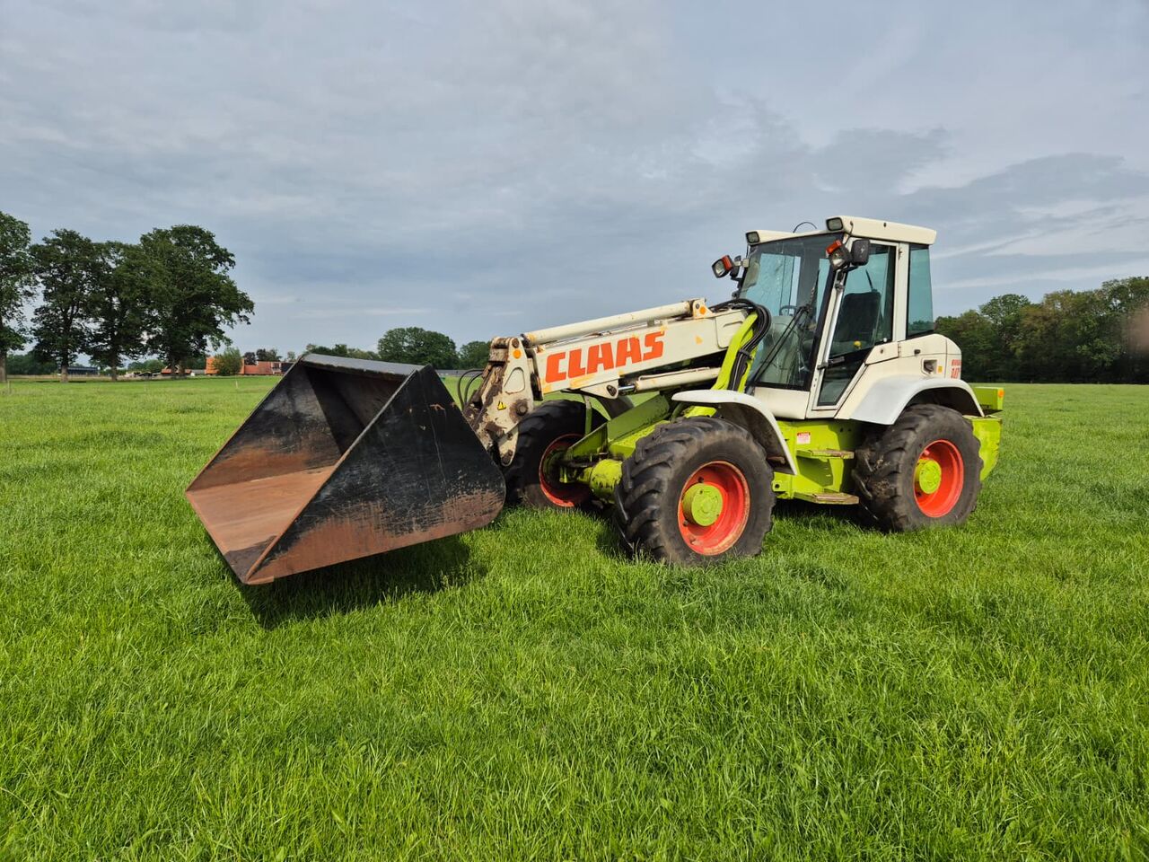 Claas Ranger 940 RX - Pyöräkuormaaja: kuva Claas Ranger 940 RX - Pyöräkuormaaja Claas Ranger 940 RX - Pyöräkuormaaja: kuva Claas Ranger 940 RX - Pyöräkuormaaja