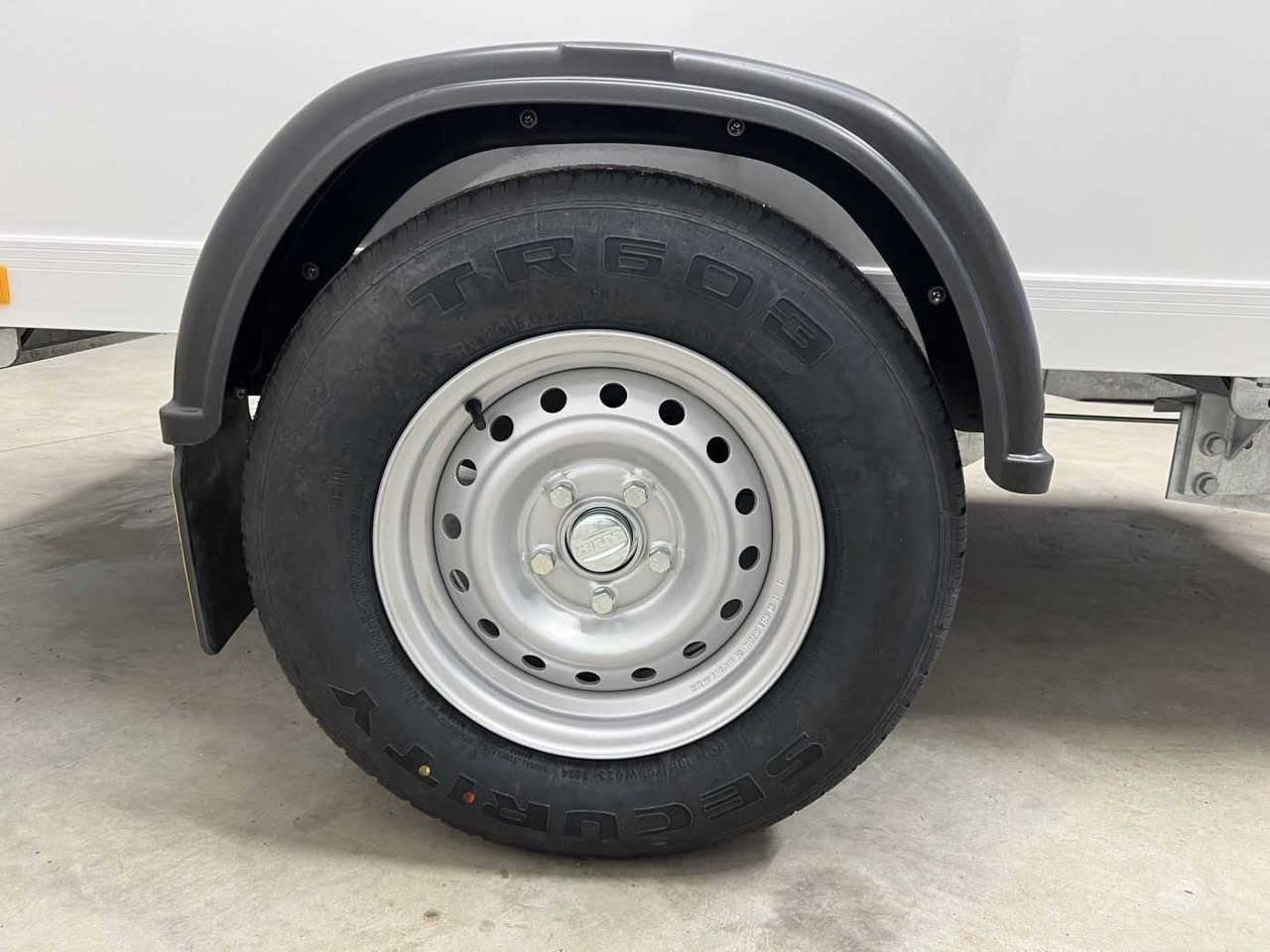 Uusi Umpikori perävaunu BLYSS FS1326/150HL Kofferanhänger: kuva Uusi Umpikori perävaunu BLYSS FS1326/150HL Kofferanhänger