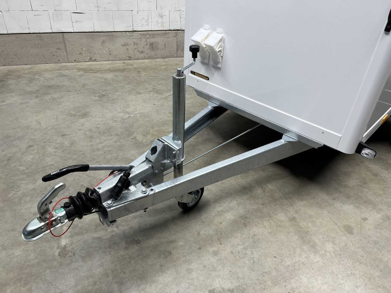 Uusi Umpikori perävaunu BLYSS FS1326/150HL Kofferanhänger: kuva Uusi Umpikori perävaunu BLYSS FS1326/150HL Kofferanhänger