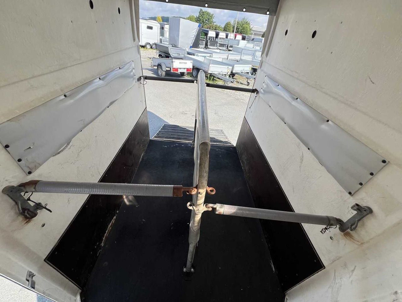 Hevostraileri BOECKMANN Comfort Pferdeanhänger: kuva Hevostraileri BOECKMANN Comfort Pferdeanhänger Hevostraileri BOECKMANN Comfort Pferdeanhänger: kuva Hevostraileri BOECKMANN Comfort Pferdeanhänger