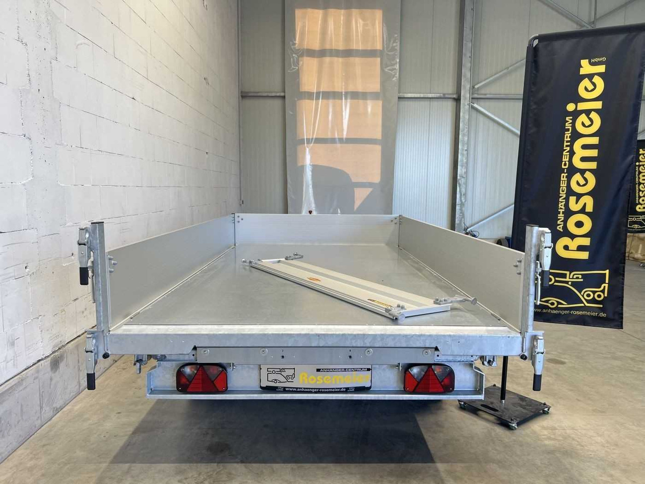 Leasing BOECKMANN DK-AL 3218/35 P Dreiseitenkipper BOECKMANN DK-AL 3218/35 P Dreiseitenkipper: kuva Leasing BOECKMANN DK-AL 3218/35 P Dreiseitenkipper BOECKMANN DK-AL 3218/35 P Dreiseitenkipper