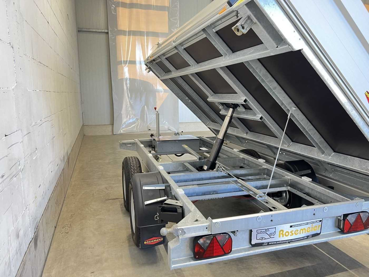 Leasing BOECKMANN DK-AL 3218/35 P Dreiseitenkipper BOECKMANN DK-AL 3218/35 P Dreiseitenkipper: kuva Leasing BOECKMANN DK-AL 3218/35 P Dreiseitenkipper BOECKMANN DK-AL 3218/35 P Dreiseitenkipper