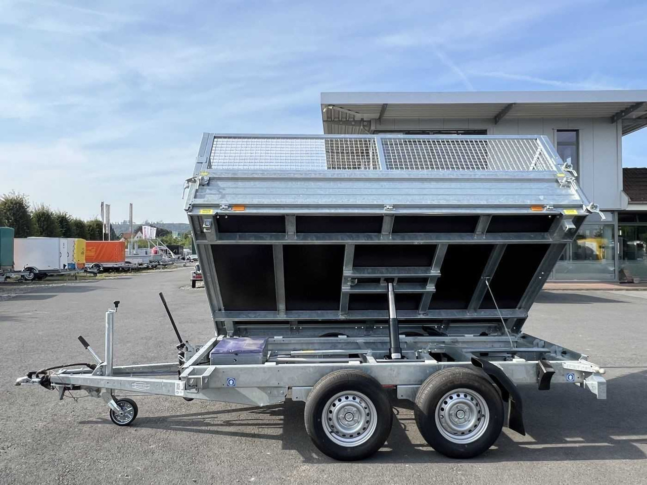 Leasing BOECKMANN DK-ST 3218/27 P Gitter Dreiseitenkipper BOECKMANN DK-ST 3218/27 P Gitter Dreiseitenkipper: kuva Leasing BOECKMANN DK-ST 3218/27 P Gitter Dreiseitenkipper BOECKMANN DK-ST 3218/27 P Gitter Dreiseitenkipper