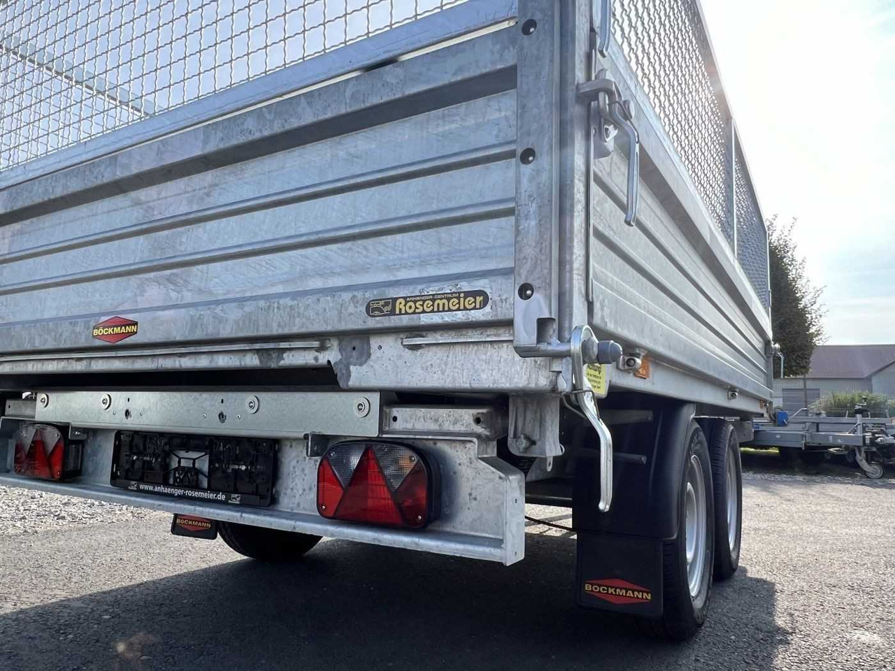 Leasing BOECKMANN DK-ST 3218/27 P Gitter Dreiseitenkipper BOECKMANN DK-ST 3218/27 P Gitter Dreiseitenkipper: kuva Leasing BOECKMANN DK-ST 3218/27 P Gitter Dreiseitenkipper BOECKMANN DK-ST 3218/27 P Gitter Dreiseitenkipper