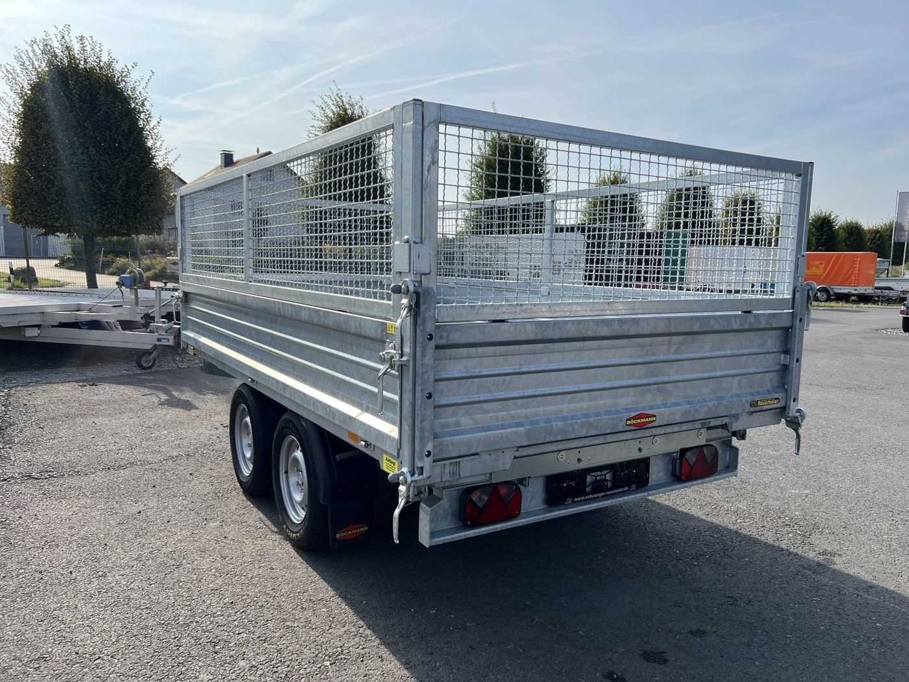 Leasing BOECKMANN DK-ST 3218/27 P Gitter Dreiseitenkipper BOECKMANN DK-ST 3218/27 P Gitter Dreiseitenkipper: kuva Leasing BOECKMANN DK-ST 3218/27 P Gitter Dreiseitenkipper BOECKMANN DK-ST 3218/27 P Gitter Dreiseitenkipper