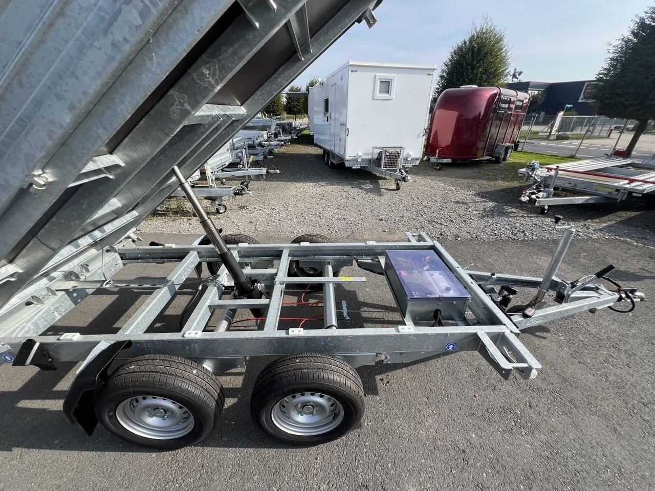 Leasing BOECKMANN DK-ST 3218/27 P Gitter Dreiseitenkipper BOECKMANN DK-ST 3218/27 P Gitter Dreiseitenkipper: kuva Leasing BOECKMANN DK-ST 3218/27 P Gitter Dreiseitenkipper BOECKMANN DK-ST 3218/27 P Gitter Dreiseitenkipper