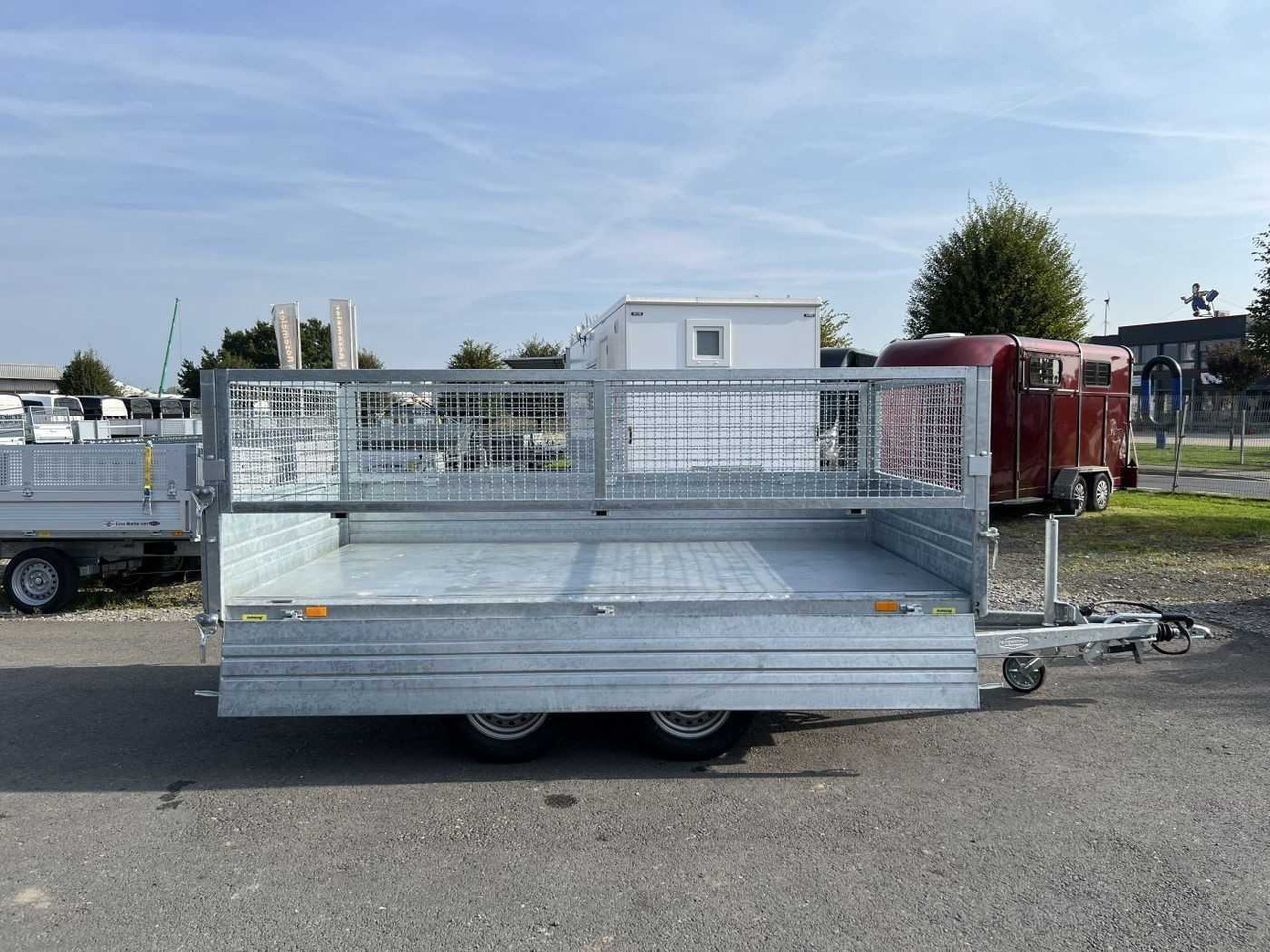 Leasing BOECKMANN DK-ST 3218/27 P Gitter Dreiseitenkipper BOECKMANN DK-ST 3218/27 P Gitter Dreiseitenkipper: kuva Leasing BOECKMANN DK-ST 3218/27 P Gitter Dreiseitenkipper BOECKMANN DK-ST 3218/27 P Gitter Dreiseitenkipper
