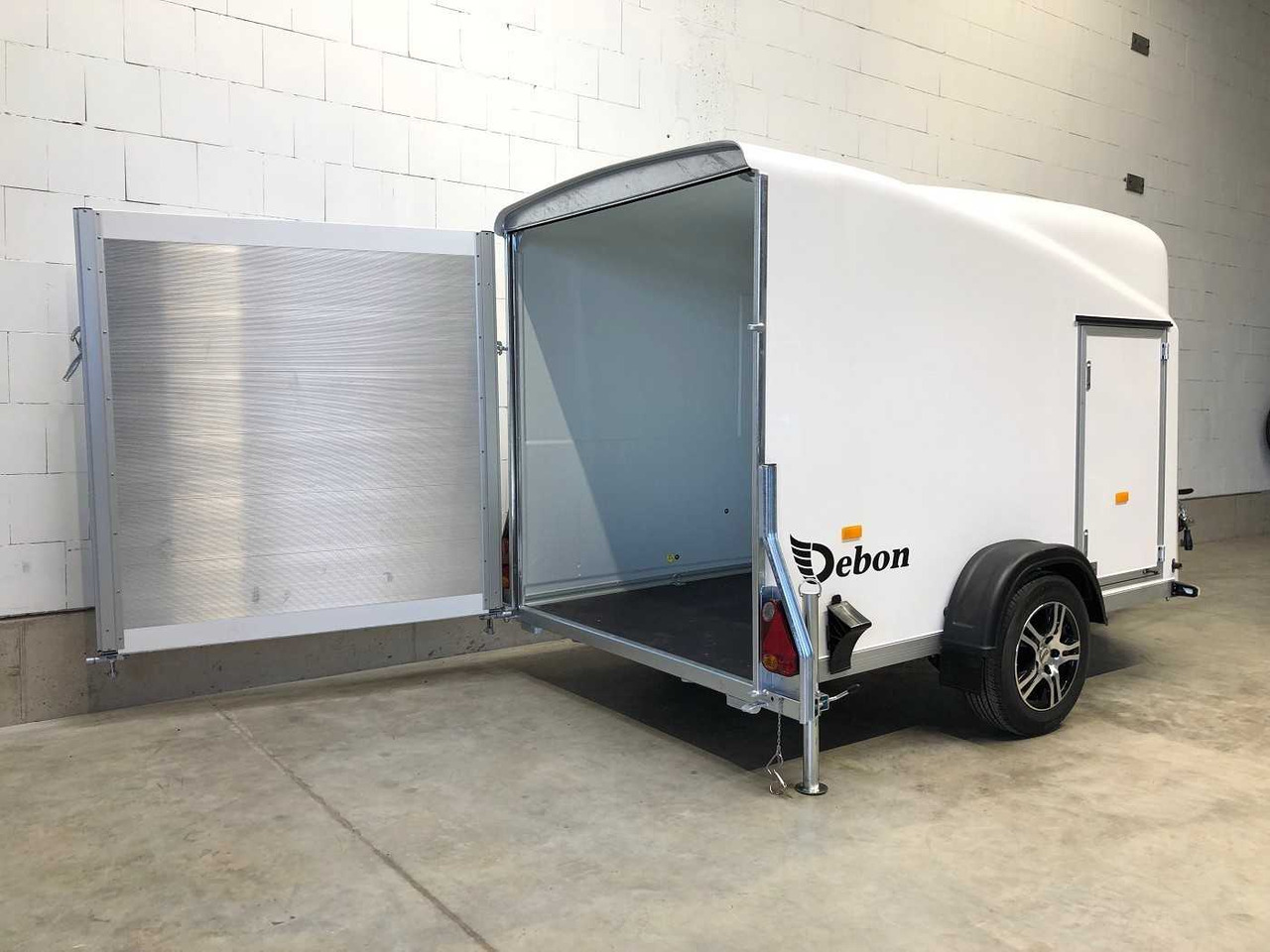 CHEVAL LIBERTE Cargo 1300.02+Tür Alu-Felgen Kofferanhänger - Umpikori perävaunu: kuva CHEVAL LIBERTE Cargo 1300.02+Tür Alu-Felgen Kofferanhänger - Umpikori perävaunu CHEVAL LIBERTE Cargo 1300.02+Tür Alu-Felgen Kofferanhänger - Umpikori perävaunu: kuva CHEVAL LIBERTE Cargo 1300.02+Tür Alu-Felgen Kofferanhänger - Umpikori perävaunu